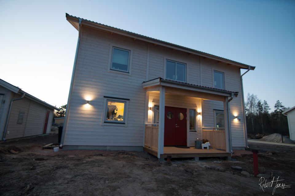 Outdoor lightning with 12 x double led lamps around house and garage