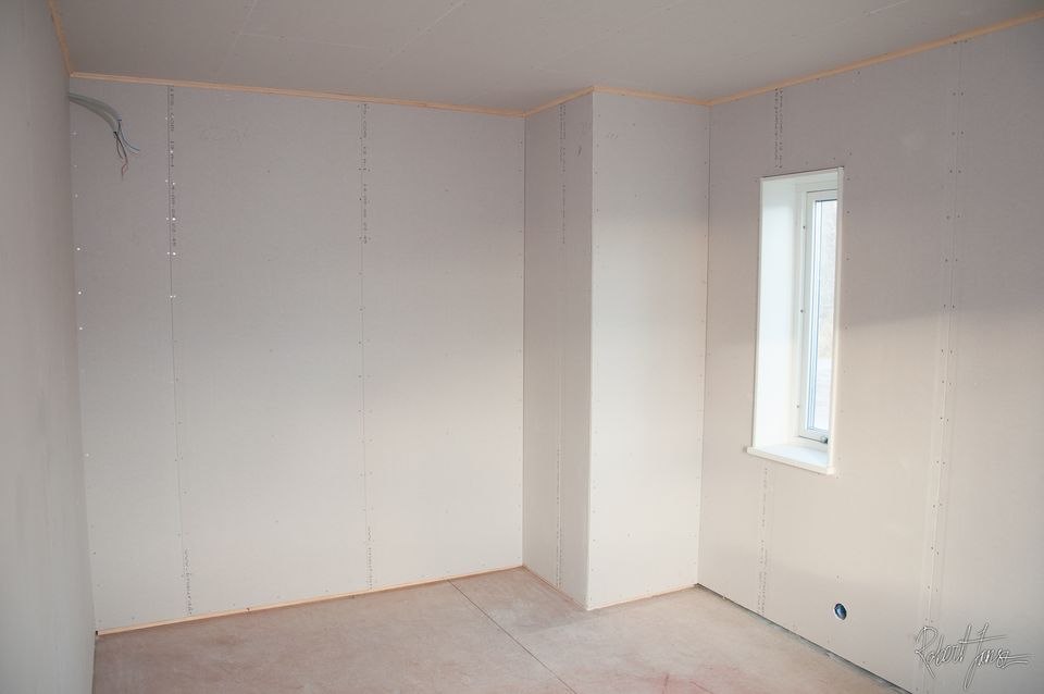 Master bedroom - drywalled