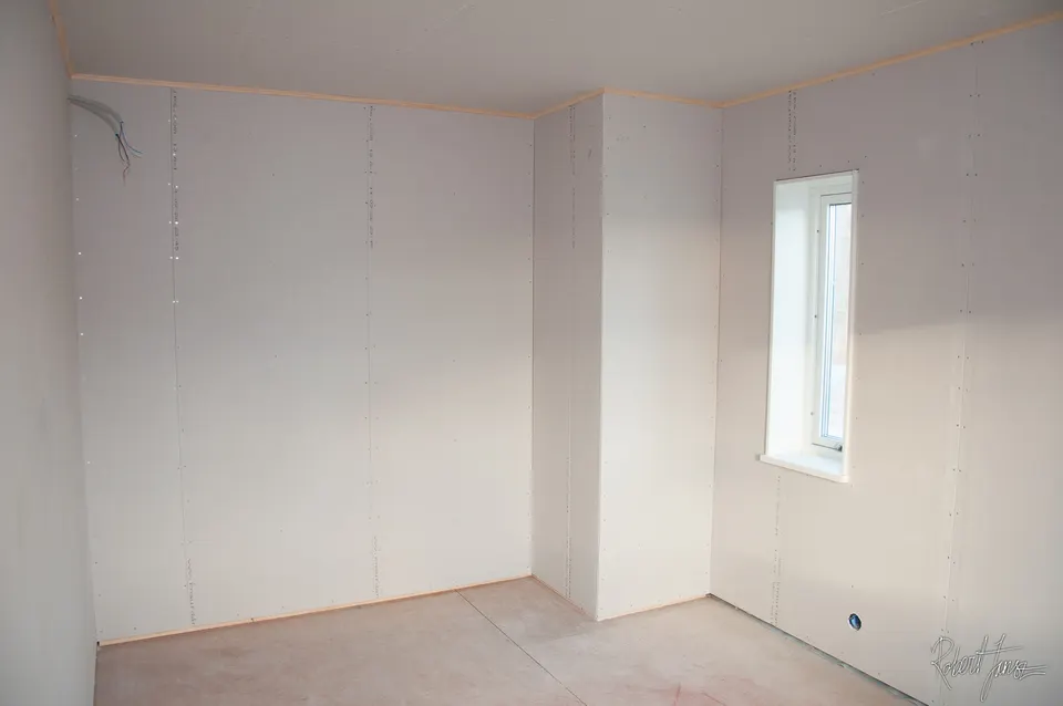 Master bedroom - drywalled