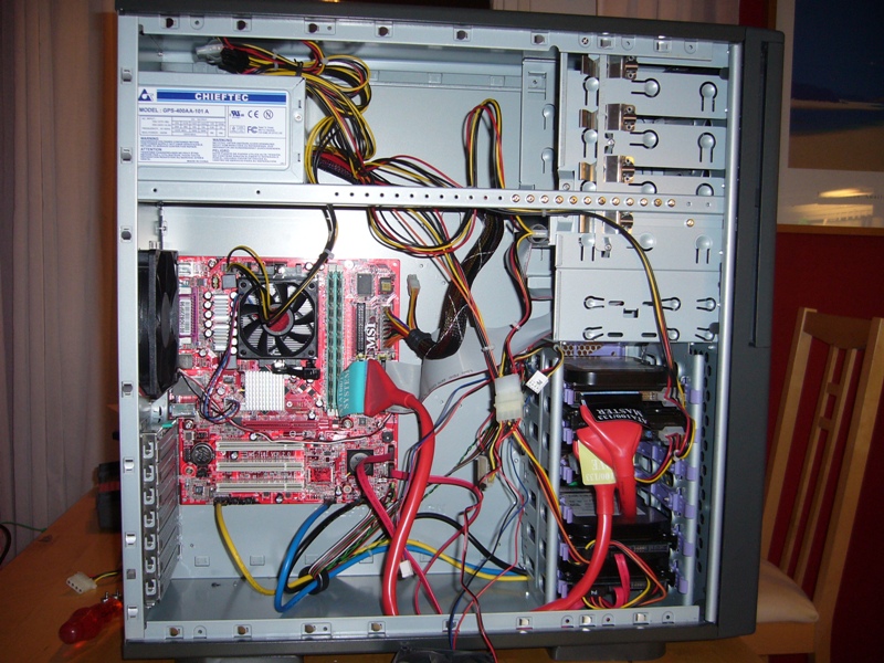 Chieftec lbx fulltower PC 1.8Ghz, 2Gb ram
