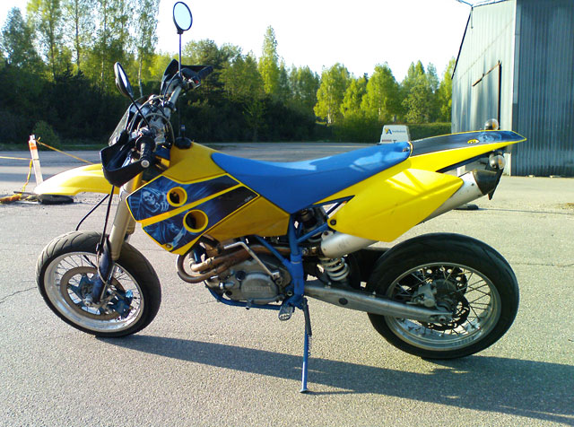 17" supermoto rims with Michelin Pilot tires