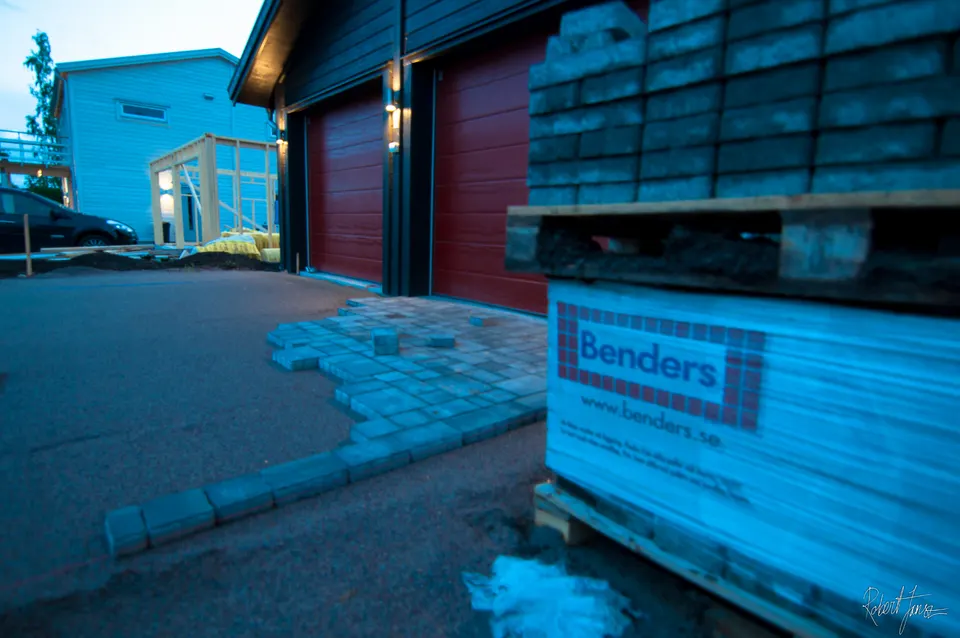 Beginning of the driveway with benders fantasi greymix