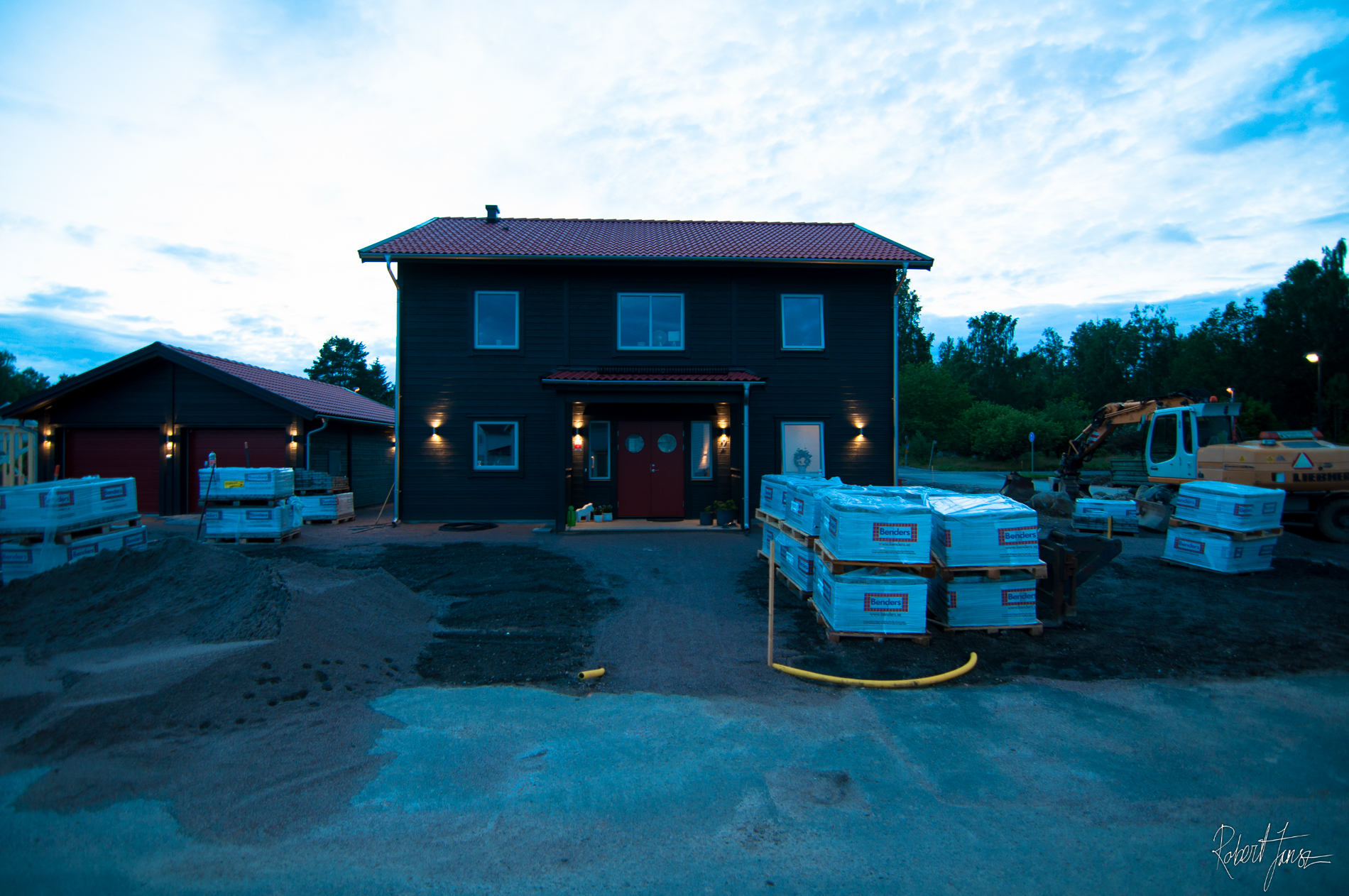 Pallets with benders fantasi ground stones