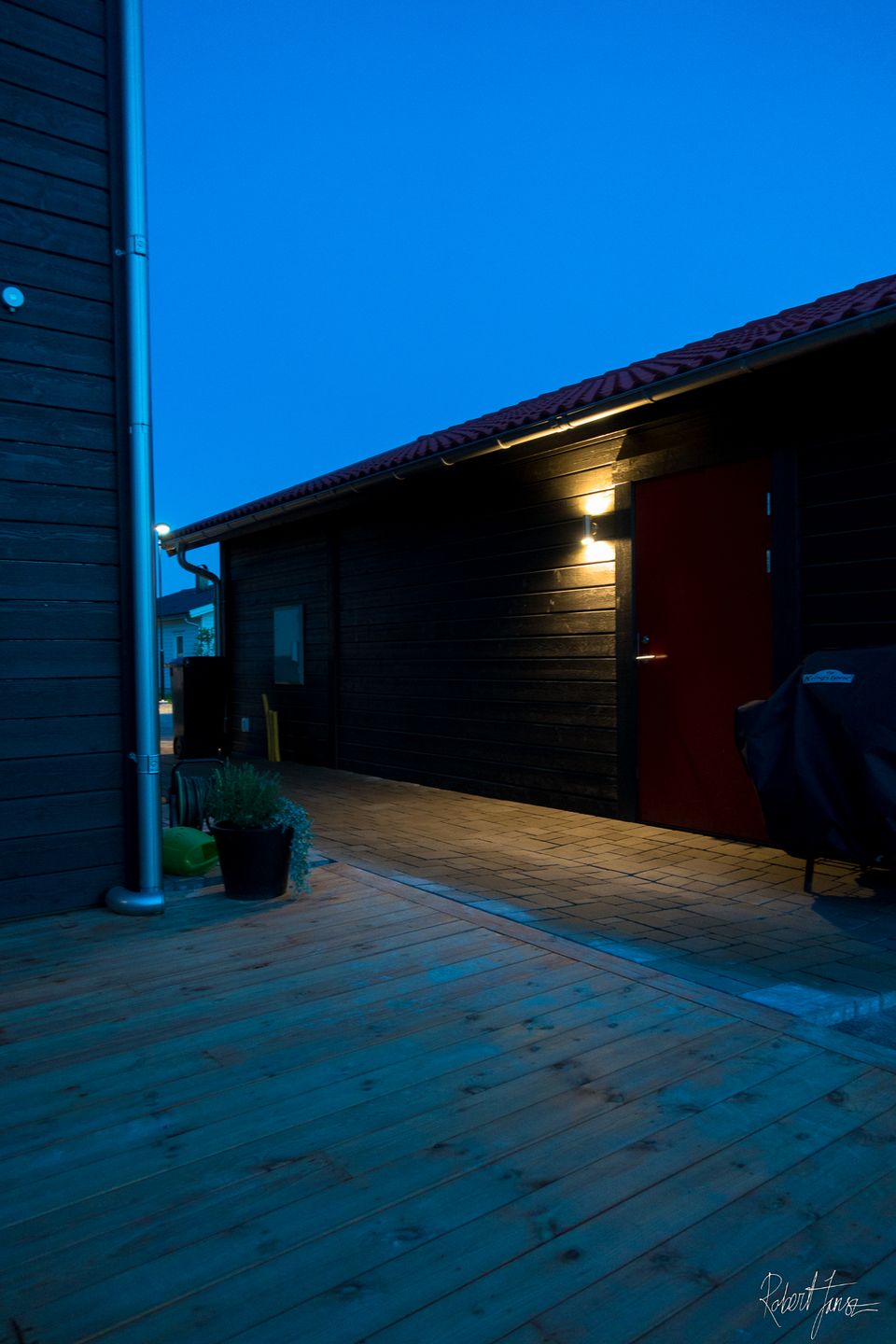 Seamless transition between patio and paving