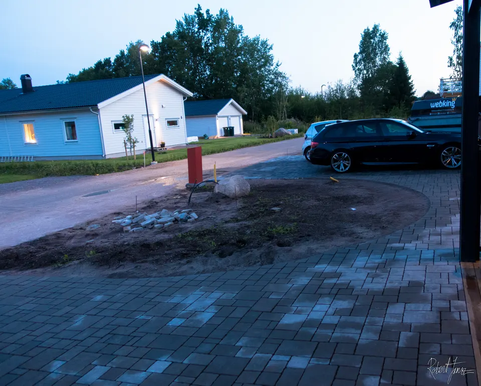 Cut out round line in the pavers