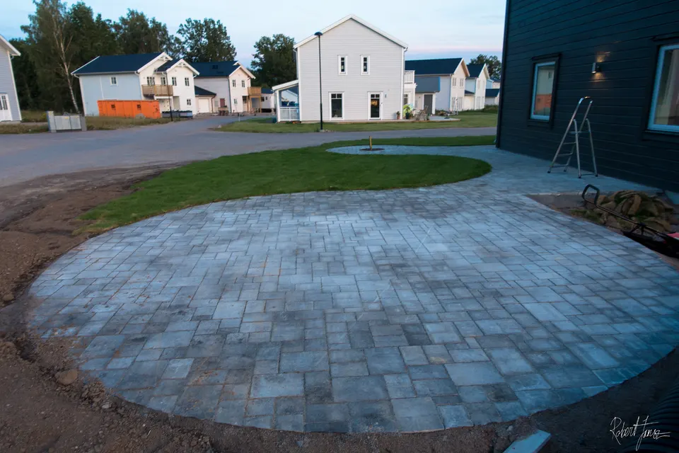 Result of paving stones joint up with lithomes joint sand