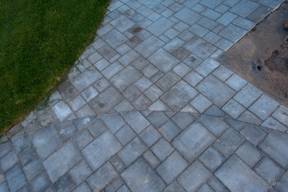 Result of paving stones joint up with lithomes joint sand