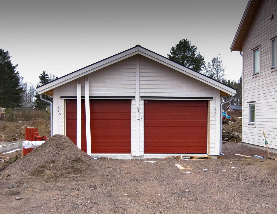 Garage doors with remote controll from teckentrup