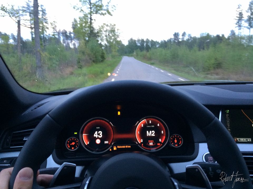 ead-Up Display, full-colour, projects driving-relevant information directly into the driver’s ﬁeld vision.