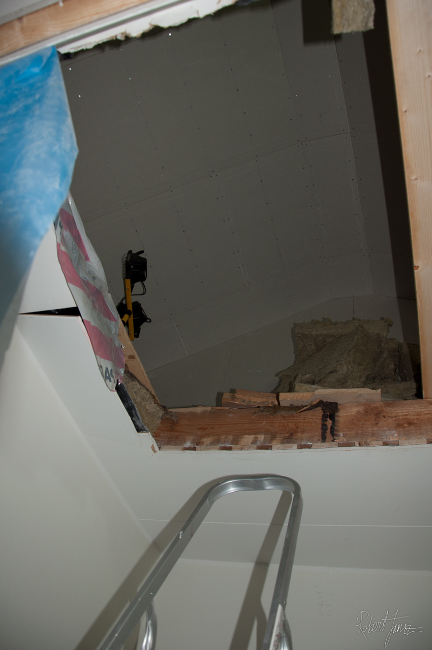 A hole with 1500 mm x 1500mm for the staircase.