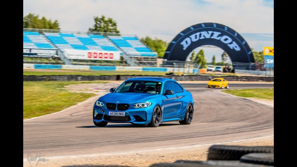 Stillbild ur filmen BMW M2 track day on mantorp park