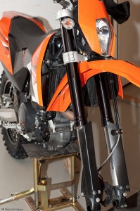 Disassembly of ktm 690 smc front wheel